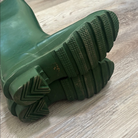 Hunter green tall rain boots - Picture 6 of 10